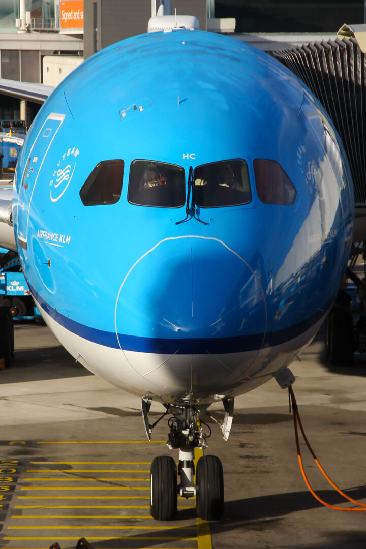 KLM 787 front